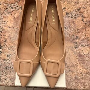 Anne Klein Women's Tan Pumps